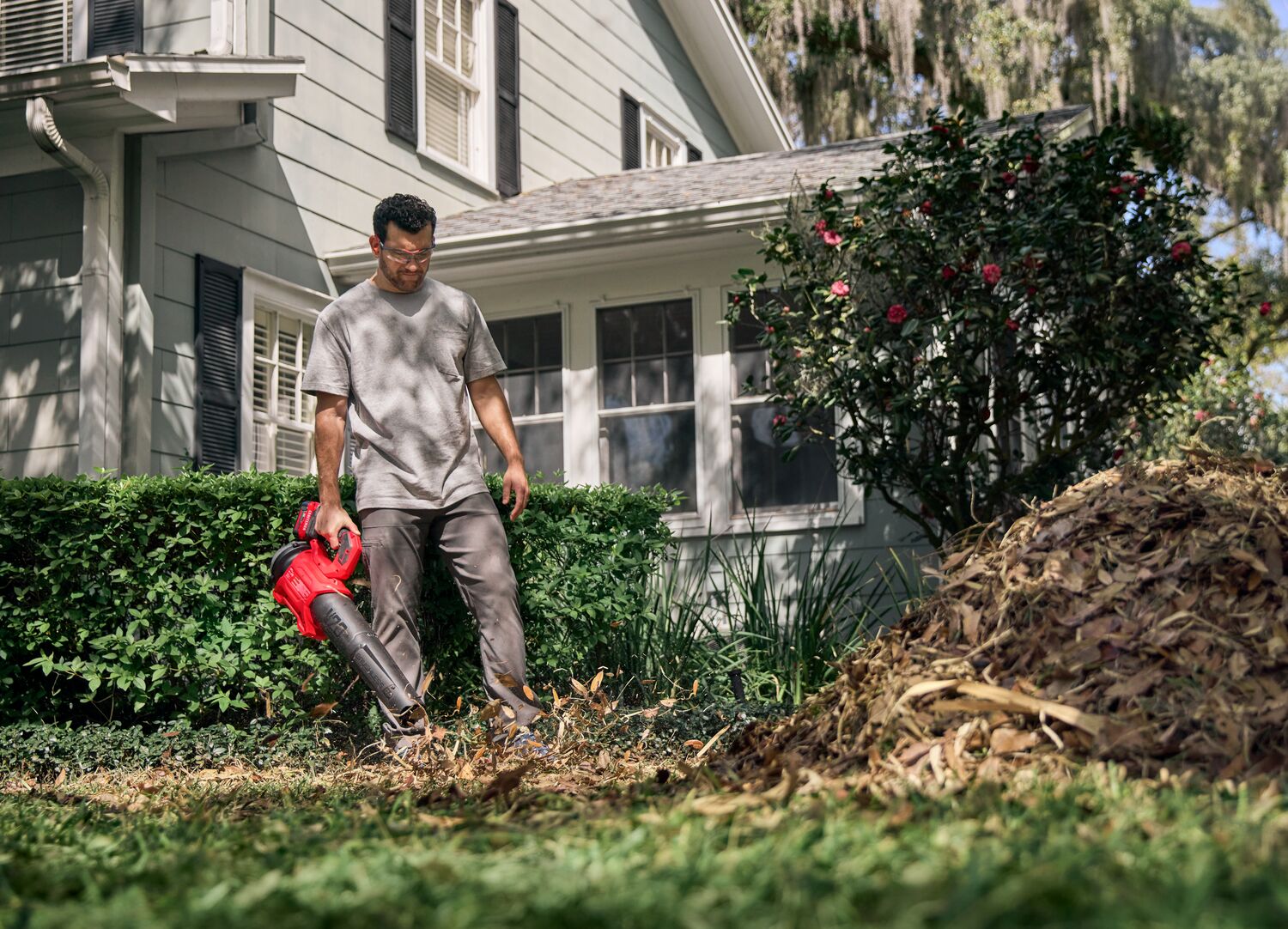 CRAFTSMAN V20* BRUSHLESS RP™ Blower in use