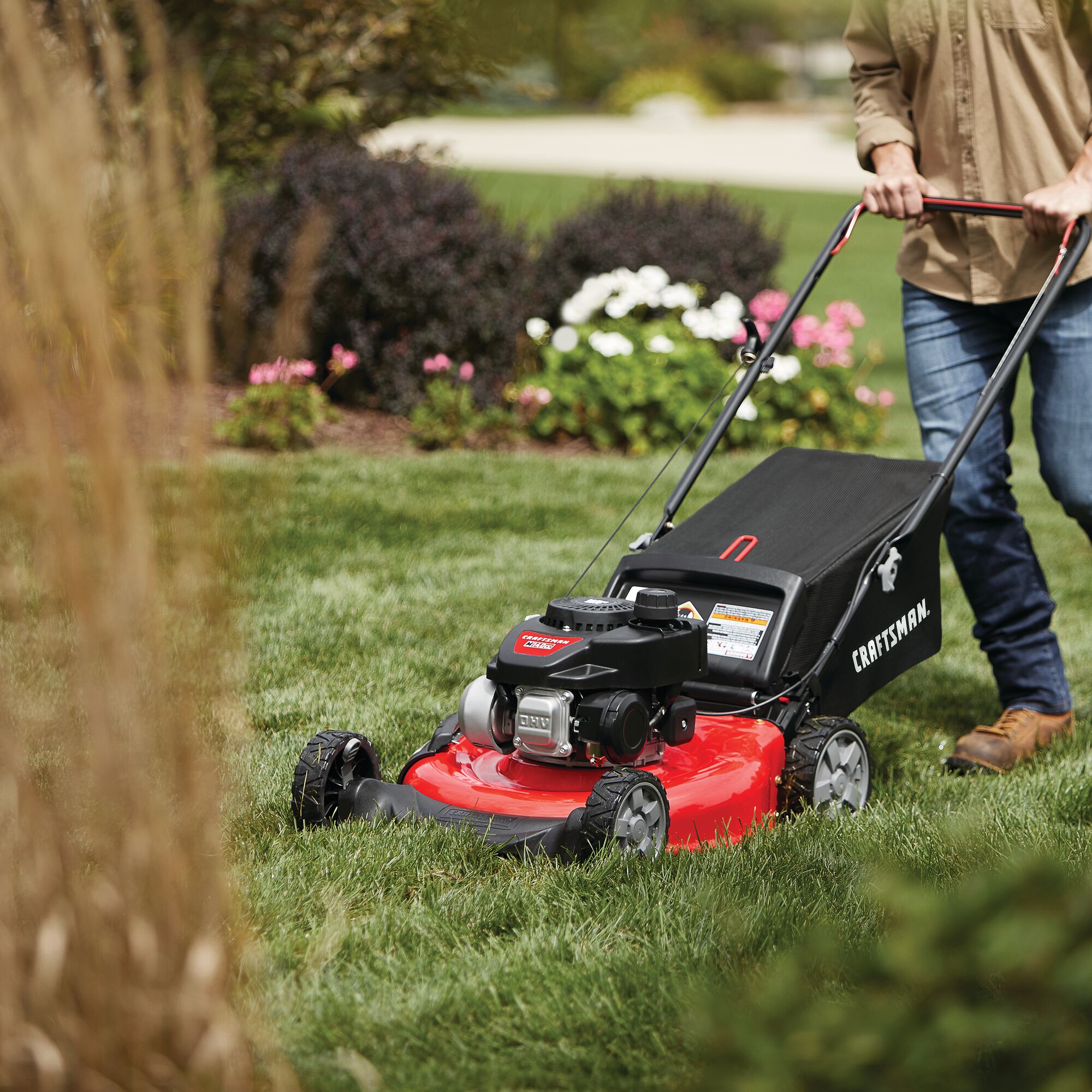 Push lawn mower with best sale honda engine